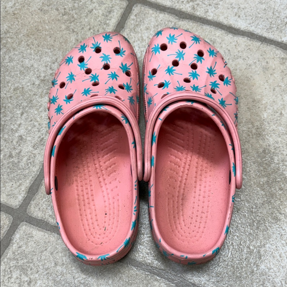 CROCS Pink and Teal Palm Trees - Picture 4 of 5